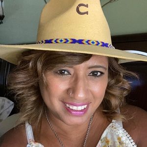 Meet your Posher, Monica